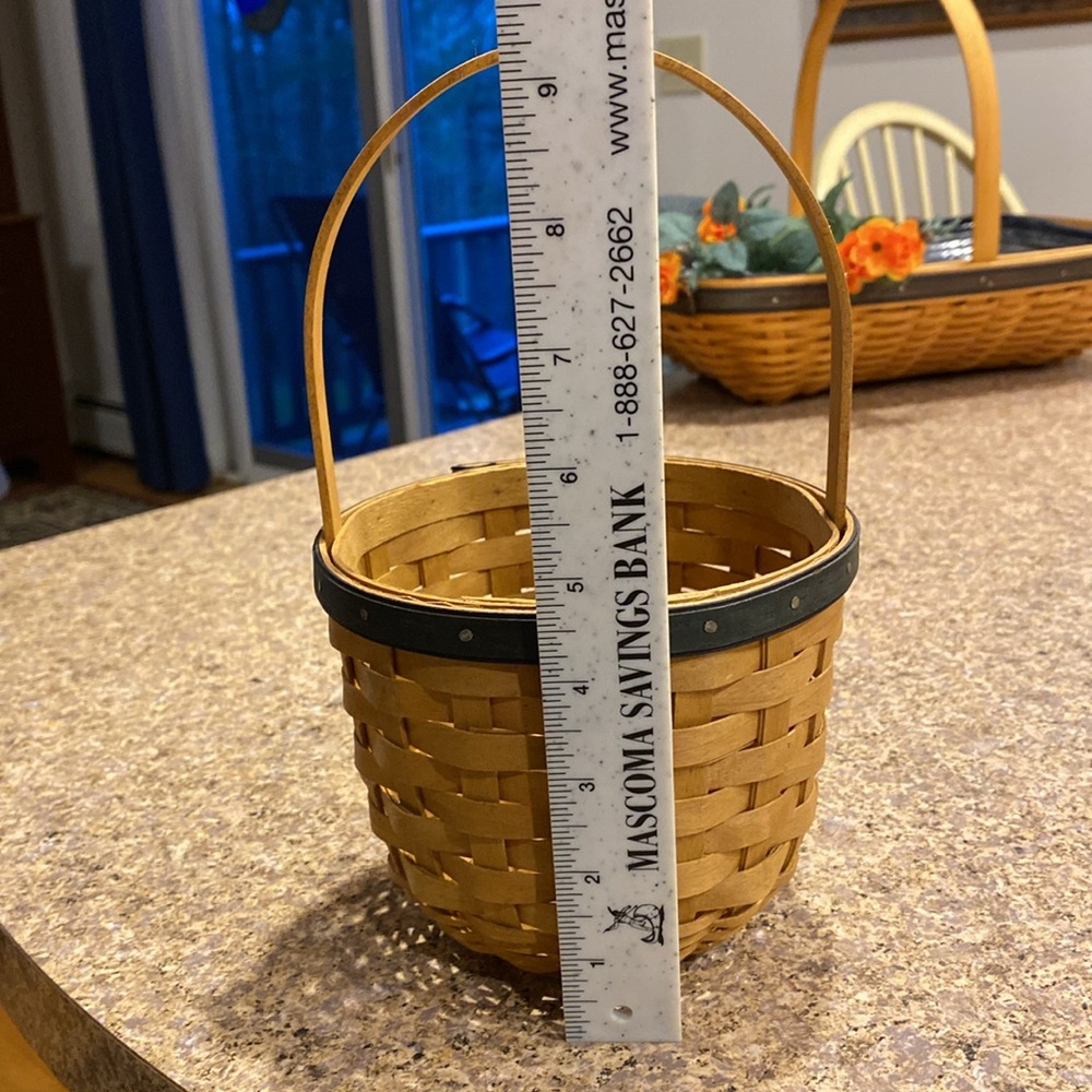 Longaberger Collectors Club Handmade Maple Basket 2004 Stationary Handle - Picture 10 of 17